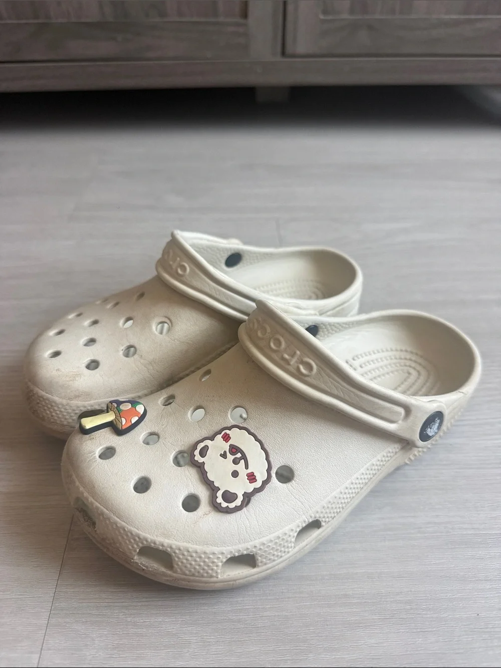 CROCS Kids Classic Clog in Off-White with Charms